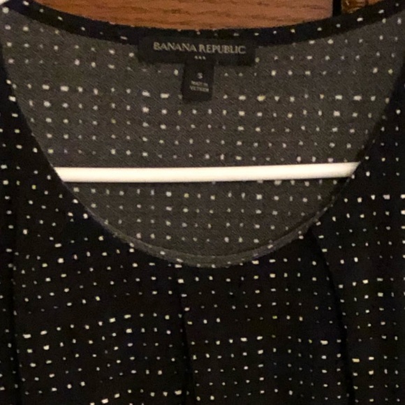 Black and White Sleeveless Blouse - Picture 3 of 5